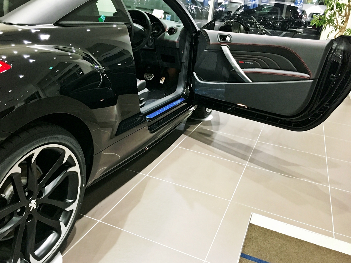 ショールーム展示車に新たな仲間が・・・。